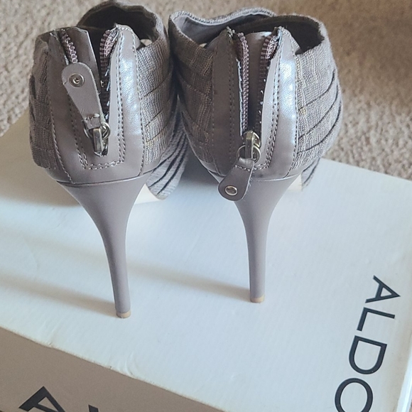 Heels - Picture 4 of 7